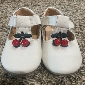 Mary Jane cherry shoes for toddler girls ( us size 9)